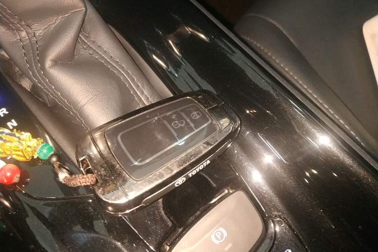 Used Toyota IZOA 2018 2.0L Yichi Edition China V Standard