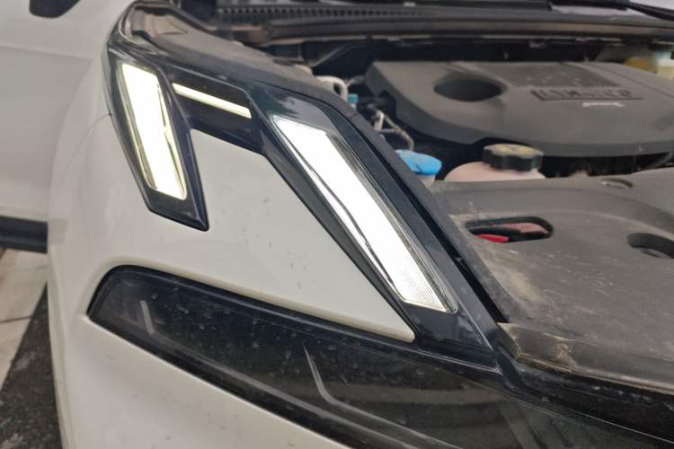 Used Lynk & Co 06 EM-P 2025 EM-P 126 Long-Range Halo Right Front Headlight