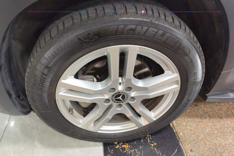 Used Mercedes-Benz GLB 2022 Second Facelift GLB 200 Fashion Edition Exterior 4