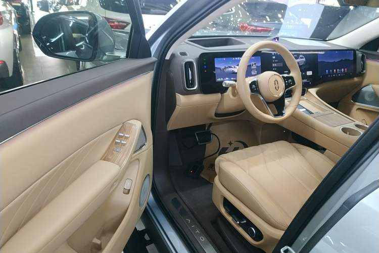 Used Hima AITO M8 2025 Extended-Range Max Version 37 kWh 6-Seater
