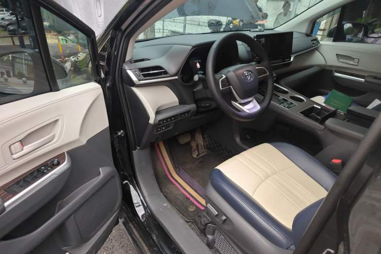 Used Toyota SIENNA 2024 2.5L Hybrid Comfort Edition Driver Seat