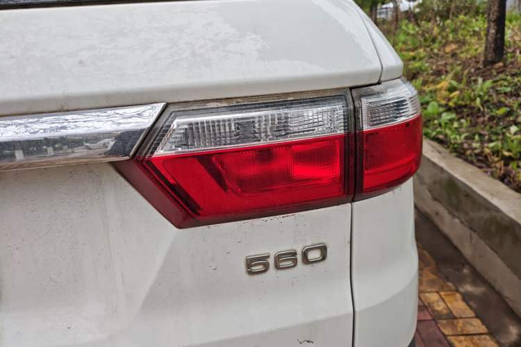 Used Dongfeng Fengon S560 2018 1.8L Manual Urban Model 7 Seats
