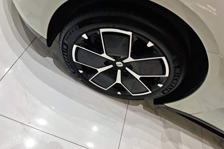 Used Xiaomi Auto SU7 2024 Rear-Drive Standard Founder Edition
