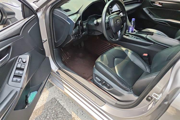 Used Toyota Avalon 2019 Dual-Engine 2.5L Luxury Edition China VI Standard Driver Seat