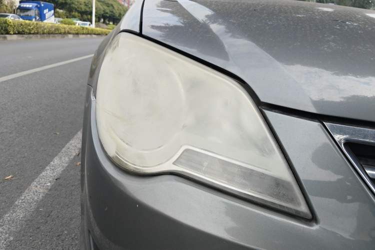 Used Volkswagen Bora 2011 1.6L Automatic Fashion Edition Right Front Headlight