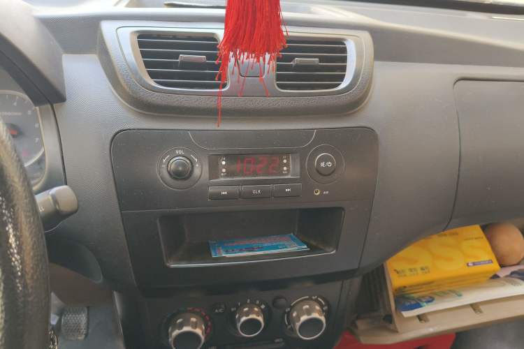 Used Dongfeng Xiaokang V29 2012 1.2L Standard Version Audio And AC Panel