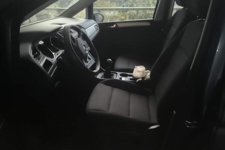 Used Volkswagen Touran 2018 Volkswagen Touran L 1.6L Manual Trend Edition Left Front Seat