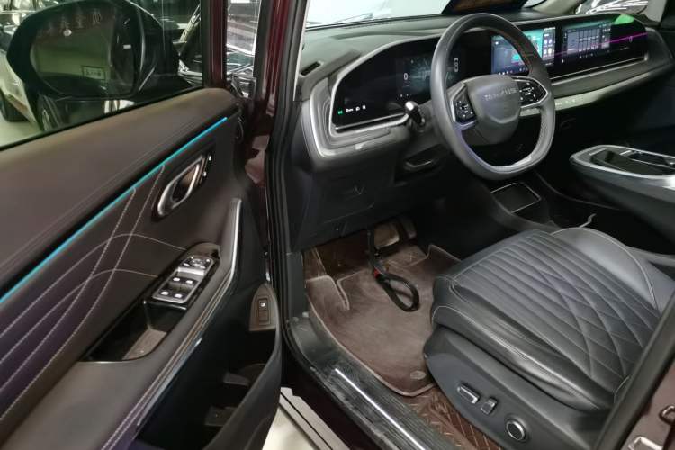 Used SAIC MAXUS G90 2023 2.0T Xingyun 7-Seater Version
