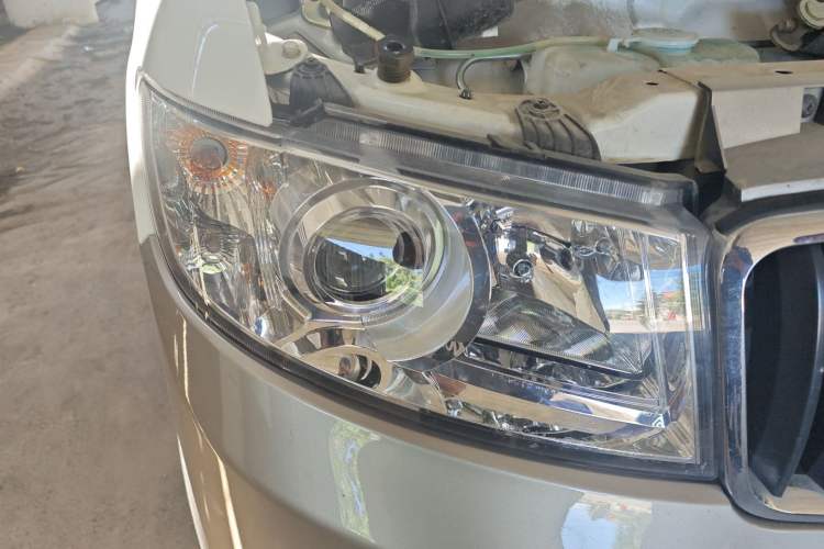 Used Jinbei New Hiace X30L 2023 1.5L Wealth Edition Van 2/5-Seater Air-Conditioned Model SWC15M