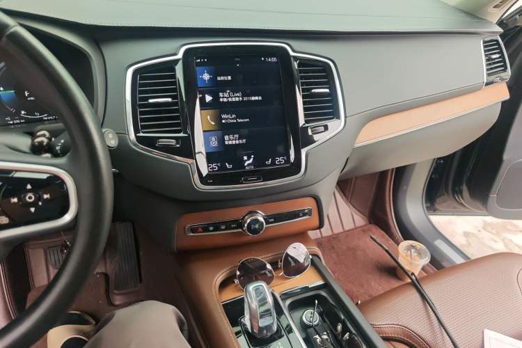 Used Volvo XC90 New Energy 2019 E-Drive Hybrid T8 Luxury Edition 7-Seater China V Standard Audio And AC Panel