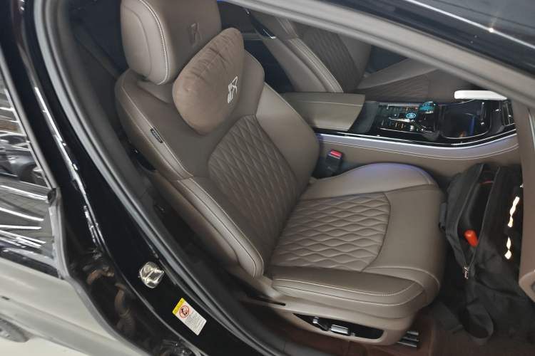 Used BYD Han 2023 EV Champion Edition 605KM Front-Drive Premium Model Right Front Seat