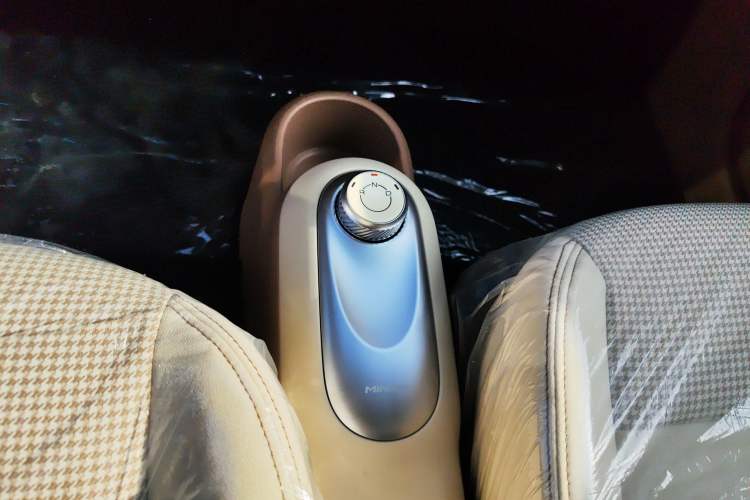 Used Wuling Hongguang MINIEV 2025 Four-Door Version Advanced Edition Gear Lever