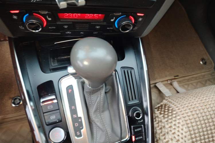 Used Audi Q5 2012 2.0TFSI Comfort Version Gear Lever