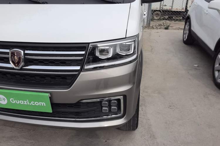 Used Jinbei New Hiace S 2023 1.5L Wealth Edition Van 2/5-Seater Air-Conditioned Model SWC15M Left Front Headlight