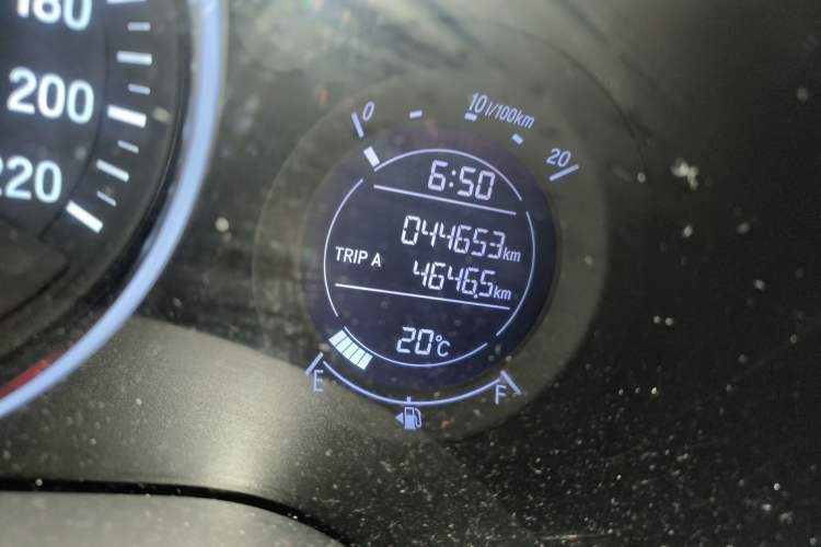 Used Honda Vezel 2017 1.8L CVT Front-Wheel Drive Pioneer Edition Odometer Close Up