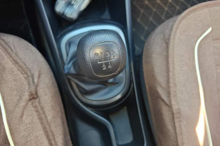 Used Kia K2 2015 Sedan 1.4L MT GLS