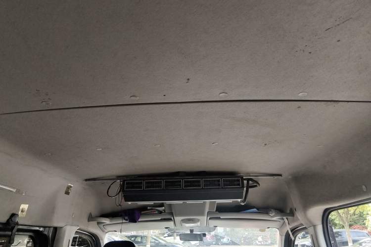 Used Dongfeng Yufeng 2023 V9+ 2.0T Manual Front-Wheel-Drive Multi-Function Mid-Roof Van with 7/8/9 Seats Headliner