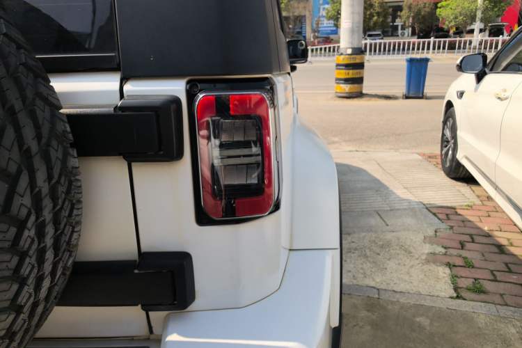 Used BAIC Off-Road BJ40 2021 2.0D Automatic Four-Wheel Drive Blade Hero Edition Pioneer Model
