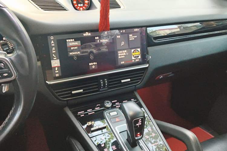 Used Porsche Cayenne 2018 Cayenne 3.0T Audio And AC Panel