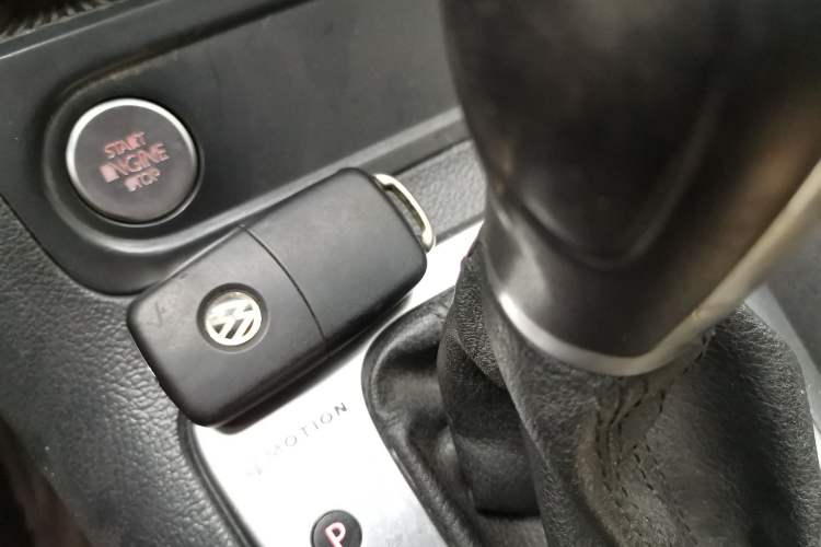 Used Volkswagen Tiguan 2015 1.8TSI Automatic All-Wheel-Drive Luxury Model Vehicle Key