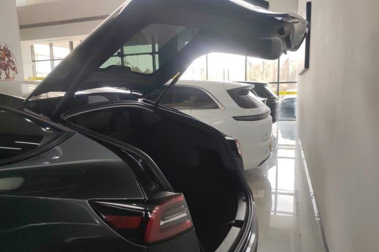 Used Tesla Model Y 2024 Long-Range All-Wheel-Drive Version
