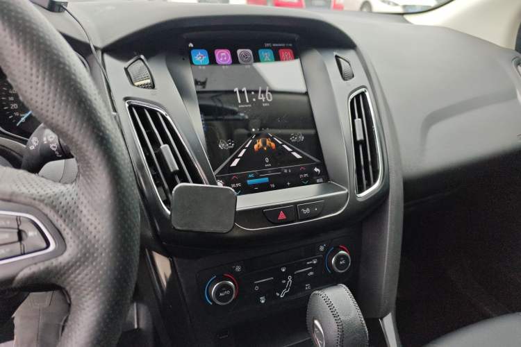 Used Ford Focus 2017 Sedan EcoBoost 125 Automatic Supreme Style SmartDrive Edition Audio And AC Panel