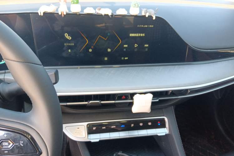 Used CHANGAN Eado 2024 PLUS Blue Whale NE 1.4T GDI DCT High-Energy Edition Audio And AC Panel