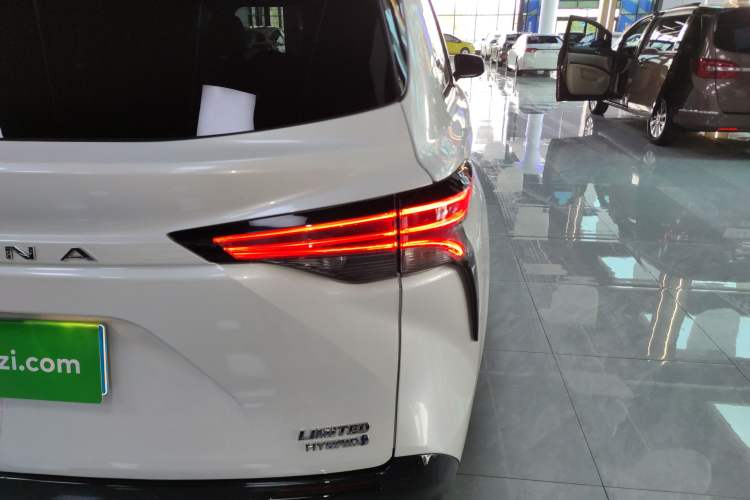 Used Toyota SIENNA 2023 2.5L Hybrid Deluxe Edition
