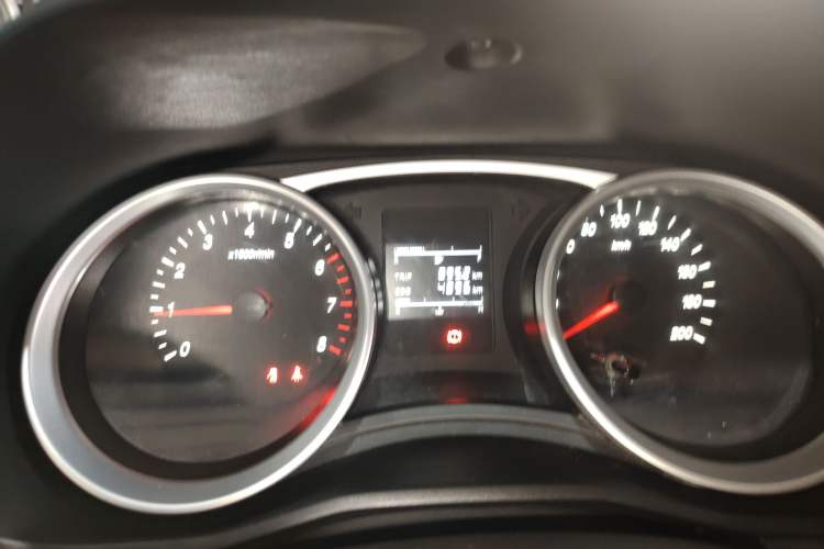 Used Wuling Hongguang S3 2019 1.5T Manual Standard Version China VI Instrument Cluster