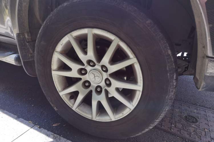 Used Mitsubishi Pajero Sport 2013 2.4L Manual Two-Wheel Drive Comfort Edition Right Front Wheel Hub