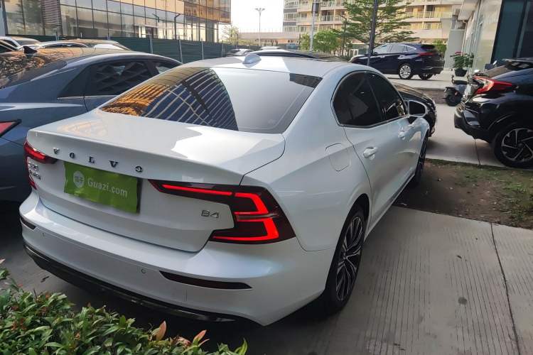 Used Volvo S60 2025 B4 Zhiyuan Luxury Edition
