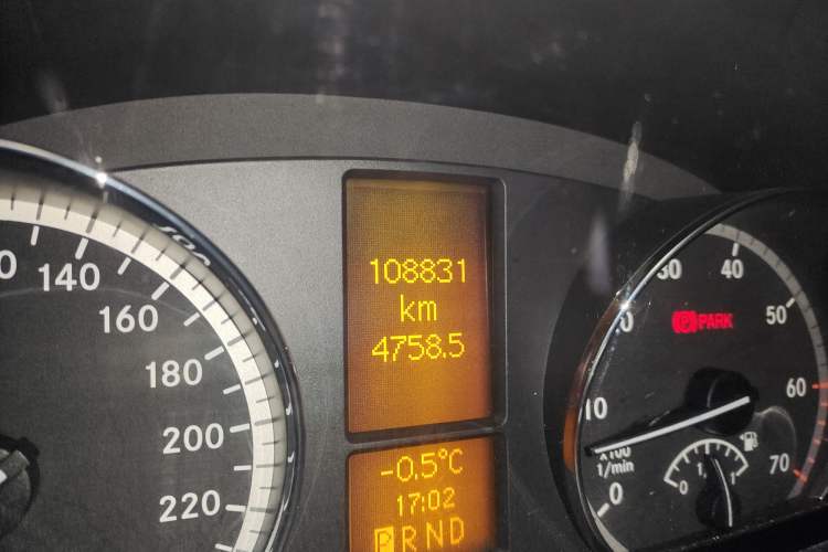 Used Mercedes-Benz Viano 2011 2.5L Navigator Edition