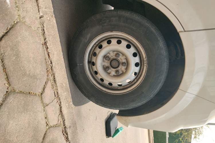 Used CHANGAN KUAYUE Xing V5 2022 1.5L Luxury 5-7 Seater Passenger Vehicle JL473QH Right Front Wheel Hub