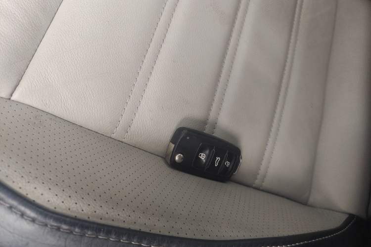 Used Volkswagen Cross Lavida 2014 1.4TSI DSG
