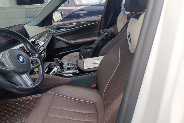 Used BMW 5 Series 2021 525Li M Sport Package Left Front Seat