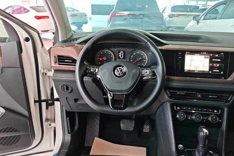 Used Volkswagen Tharu 2020 280TSI Two-Wheel Drive Luxury Plus Version China VI Standard Steering Wheel