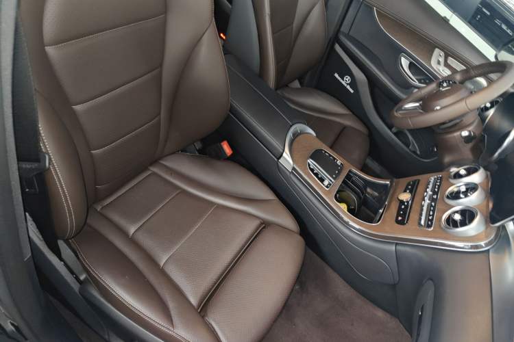 Used Mercedes-Benz GLC 2022 Second Facelift GLC 260 L 4MATIC Luxury Edition Right Front Seat