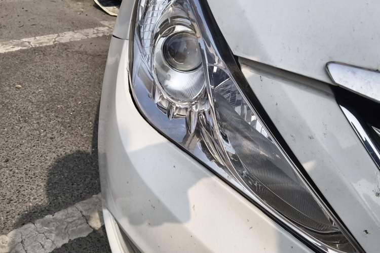 Used Hyundai Sonata 2013 2.0L Automatic Luxury Edition Right Front Headlight