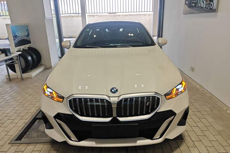 Used BMW i5 2024 eDrive 35L M Sport Package Front