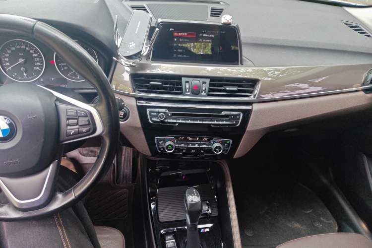 Used BMW X1 2018 xDrive20Li Luxury Edition Audio And AC Panel