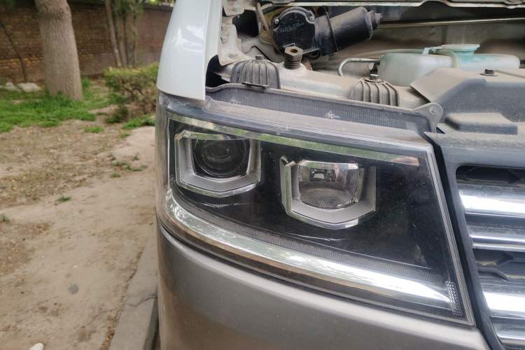 Used Jinbei New Hiace S 2023 1.5L Wealth Edition Passenger Van 5/6/7-Seater Non-Air-Conditioned Version SWC15M