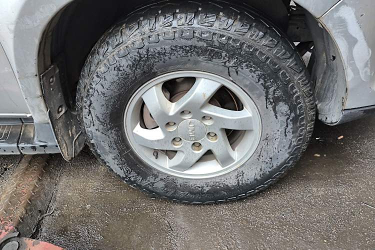 Used JMC Yuhu 5 2018 2.4T Classic Edition Diesel Manual 4x4 Luxury Long-Wheelbase JX4D24A5L Right Front Wheel Hub