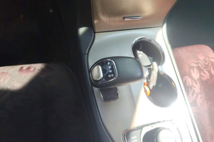 Used Jeep Grand Cherokee 2015 3.0TD Diesel Elite Navigation Edition Gear Lever