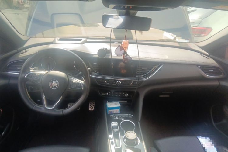 Used Buick Regal 2020 GS 28T Prestige Model Center Console