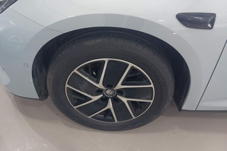 Used BYD Qin L 2025 DM-i Smart Drive 120KM Superior Model
