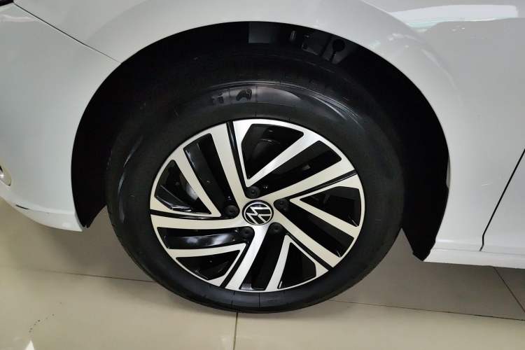 Used Volkswagen Lavida 2024 1.5L Automatic 5 Million Edition Left Front Wheel Hub