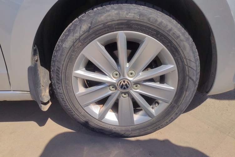 Used Volkswagen Jetta 2013 1.6L Manual Comfort Model Right Front Wheel Hub