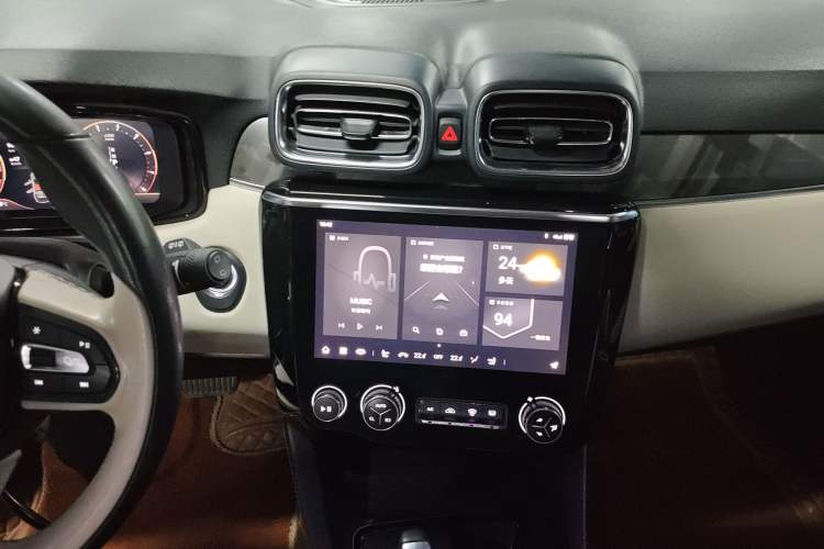 Used Lynk & Co 02 2022 2.0T DCT Shine Pro Audio And AC Panel