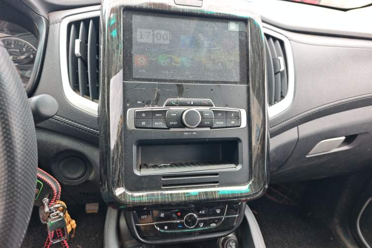 Used SWM X7 2020 2.0L Manual Champion Edition 7 Seats Audio And AC Panel