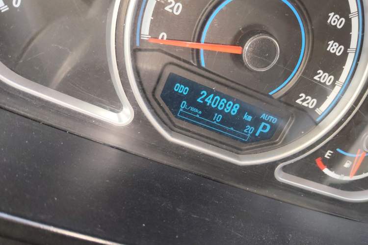 Used Haima S7 2015 2.0L Automatic ZhiShang Version Odometer Close Up